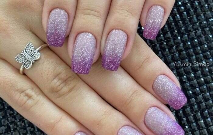 Unhas com glitter: aprenda a fazer em casa