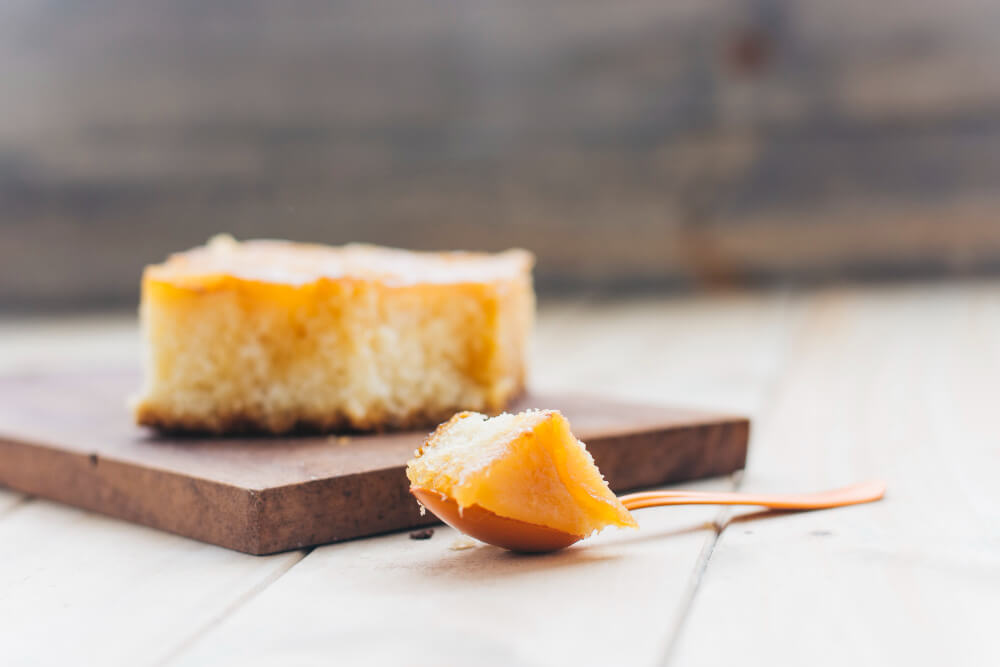 Bolo de fubá com queijo para o café da tarde