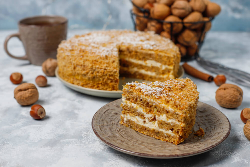 Aprenda a receita tradicional do bolo de nozes