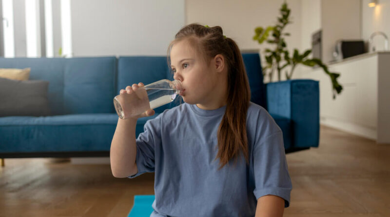 Entenda a importância de beber água para manter um organismo funcionando perfeitamente. Veja também o que o excesso pode causar.