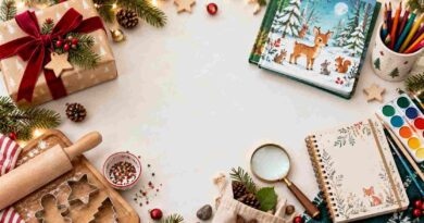 Presentes de Natal para crianças: 15 ideias que vão além dos brinquedos Ideias de presentes de Natal para crianças, com livros, materiais de pintura, acessórios criativos e itens de culinária em uma decoração natalina.